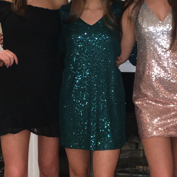 Elegant Green Sequin Dress - Picture 5 of 6